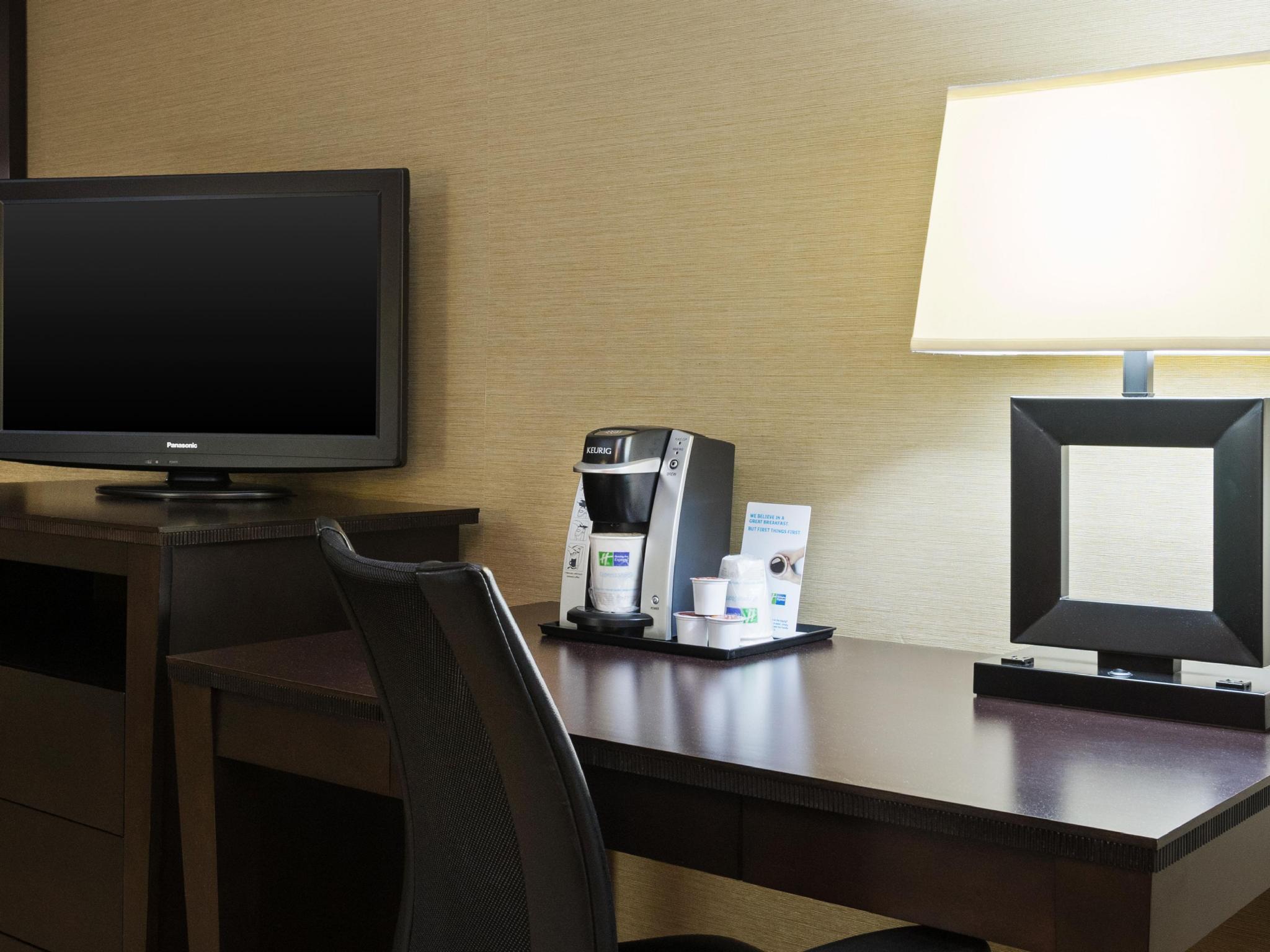 Holiday Inn Express Charleston-Civic Center By Ihg Esterno foto