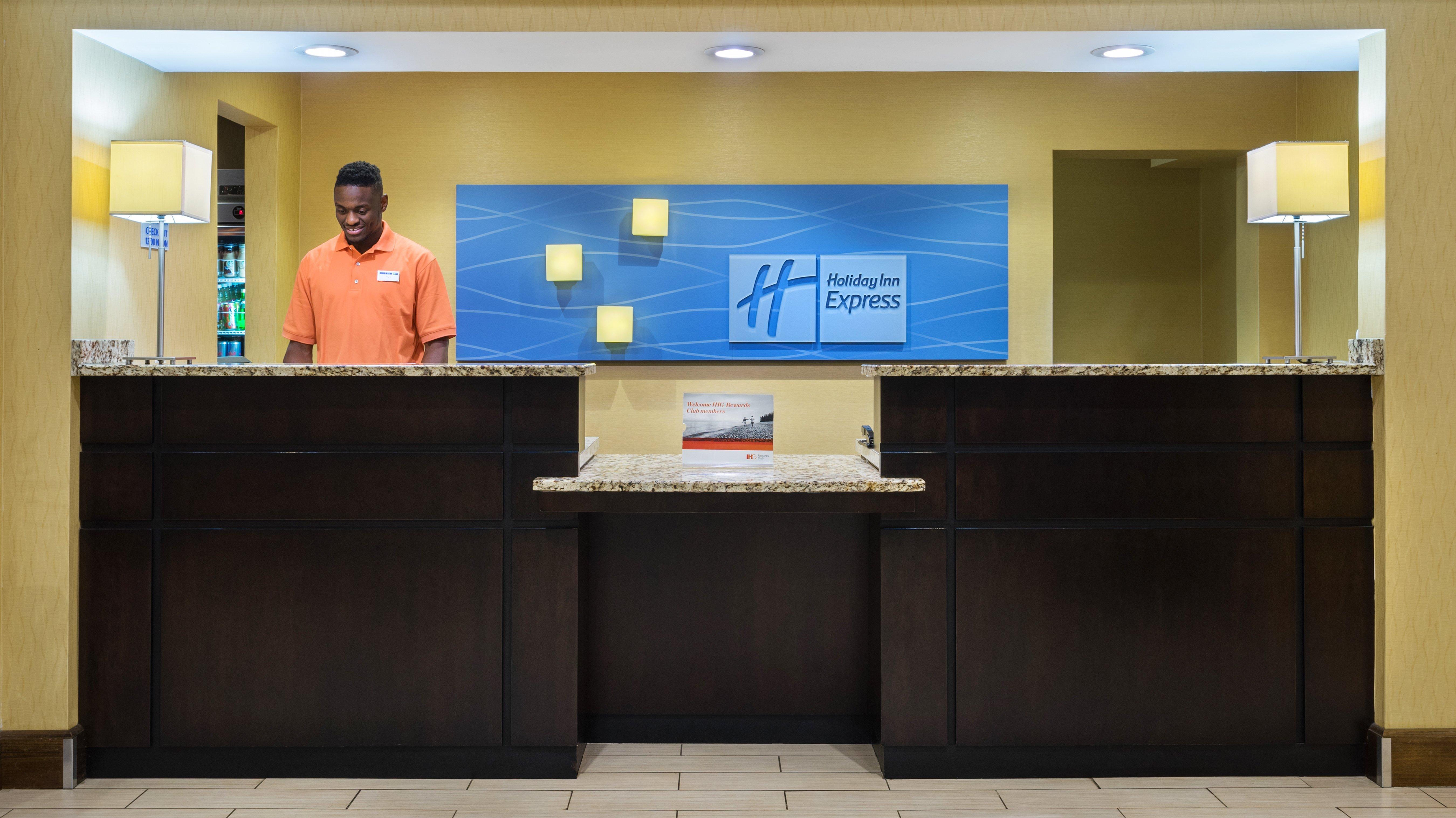 Holiday Inn Express Charleston-Civic Center By Ihg Esterno foto