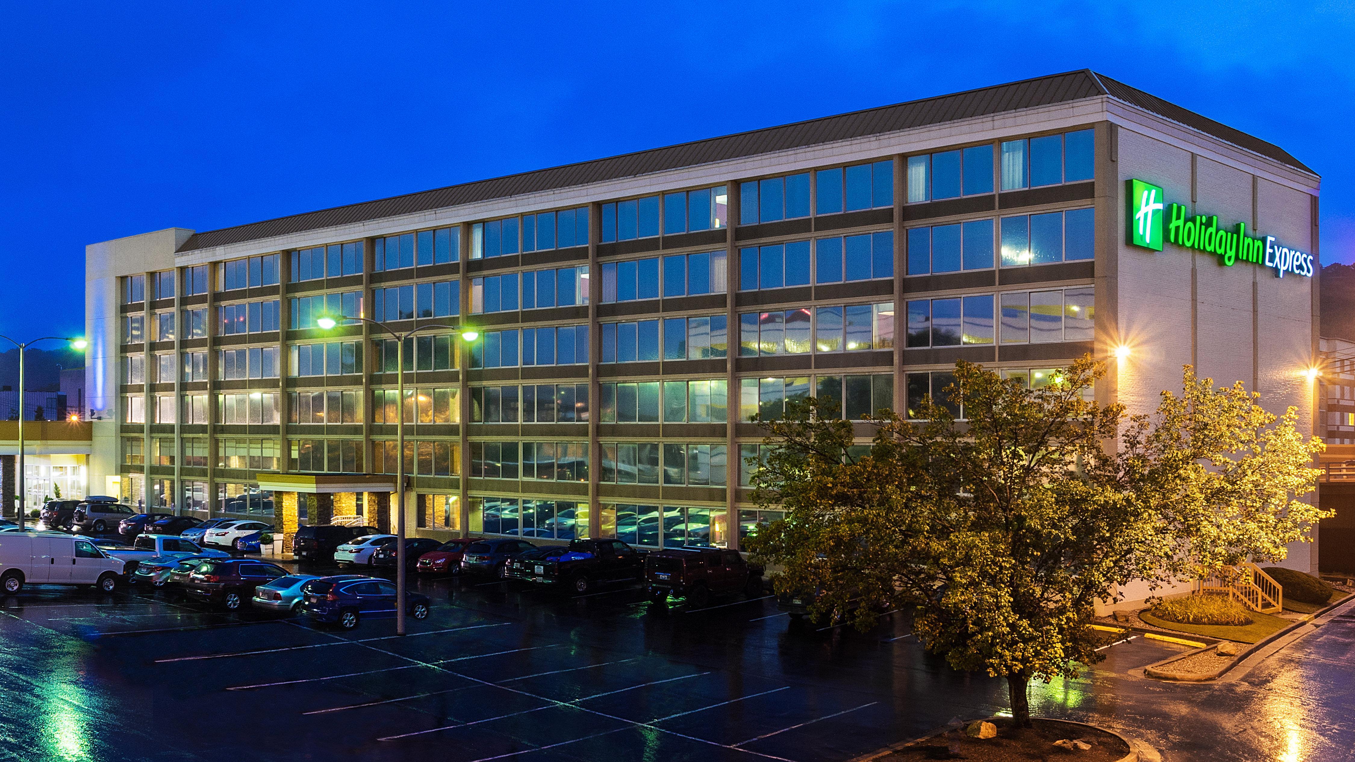 Holiday Inn Express Charleston-Civic Center By Ihg Esterno foto