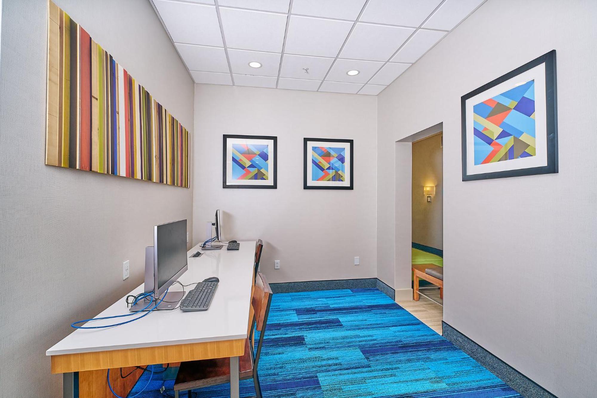 Holiday Inn Express Charleston-Civic Center By Ihg Esterno foto