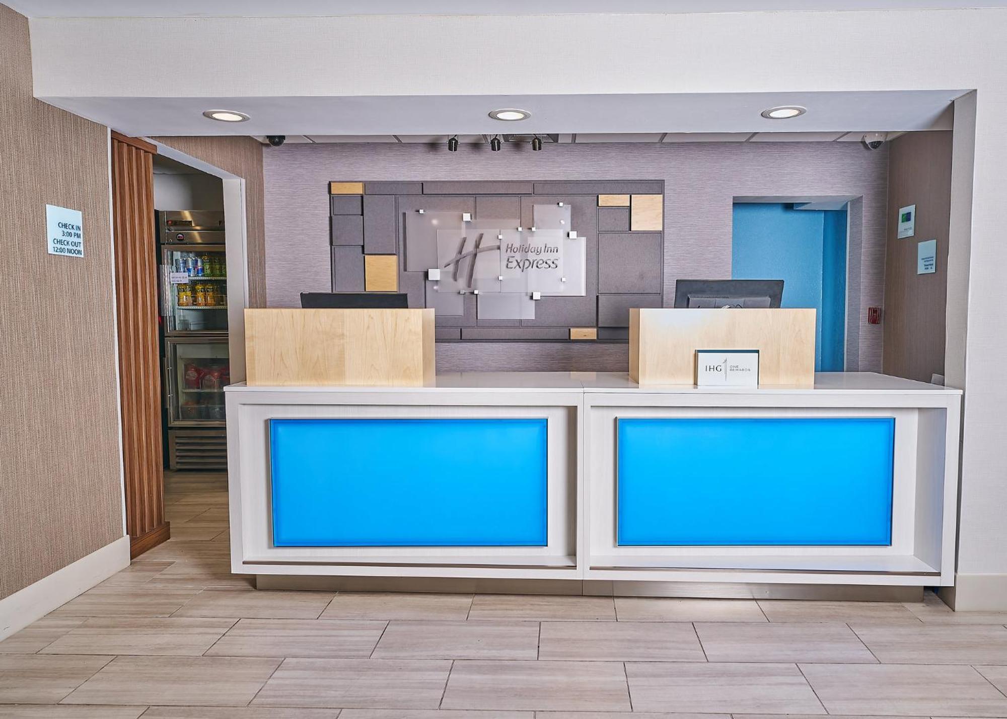 Holiday Inn Express Charleston-Civic Center By Ihg Esterno foto