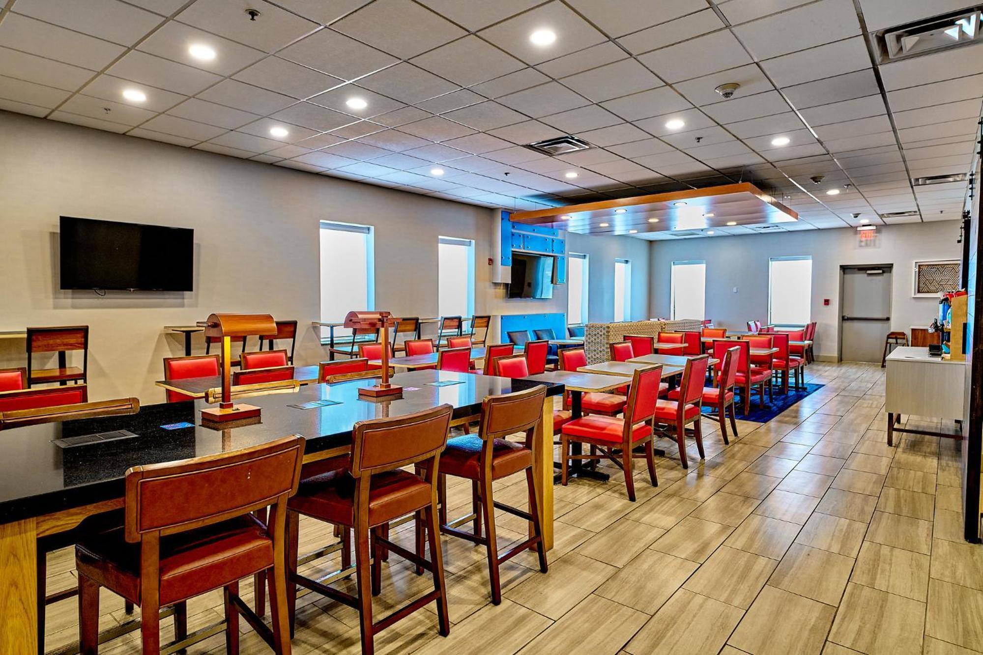 Holiday Inn Express Charleston-Civic Center By Ihg Esterno foto